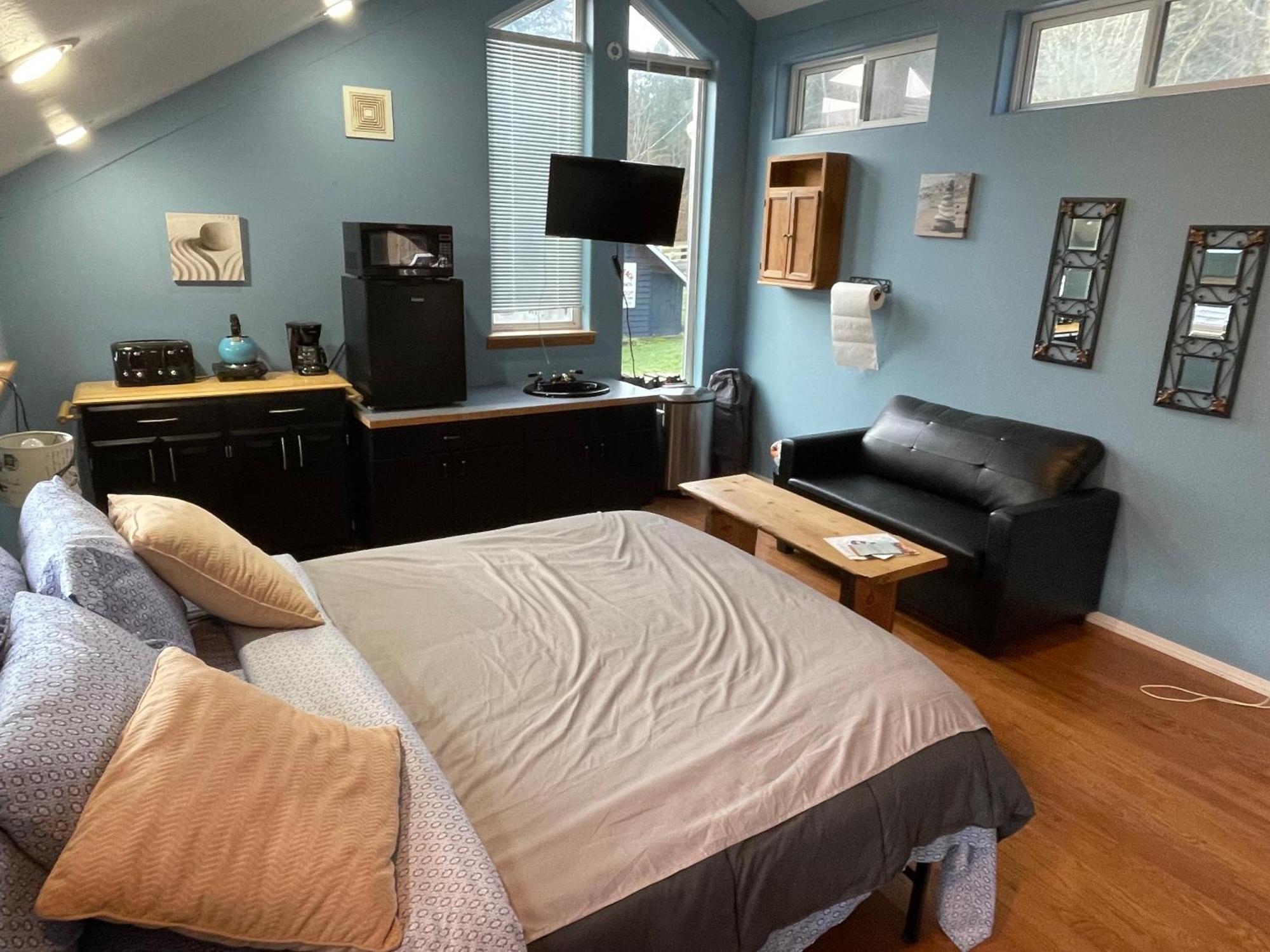 Oceanfront Studio/Loft: Alpacas, Oysters & Kayaks Shelton Extérieur photo