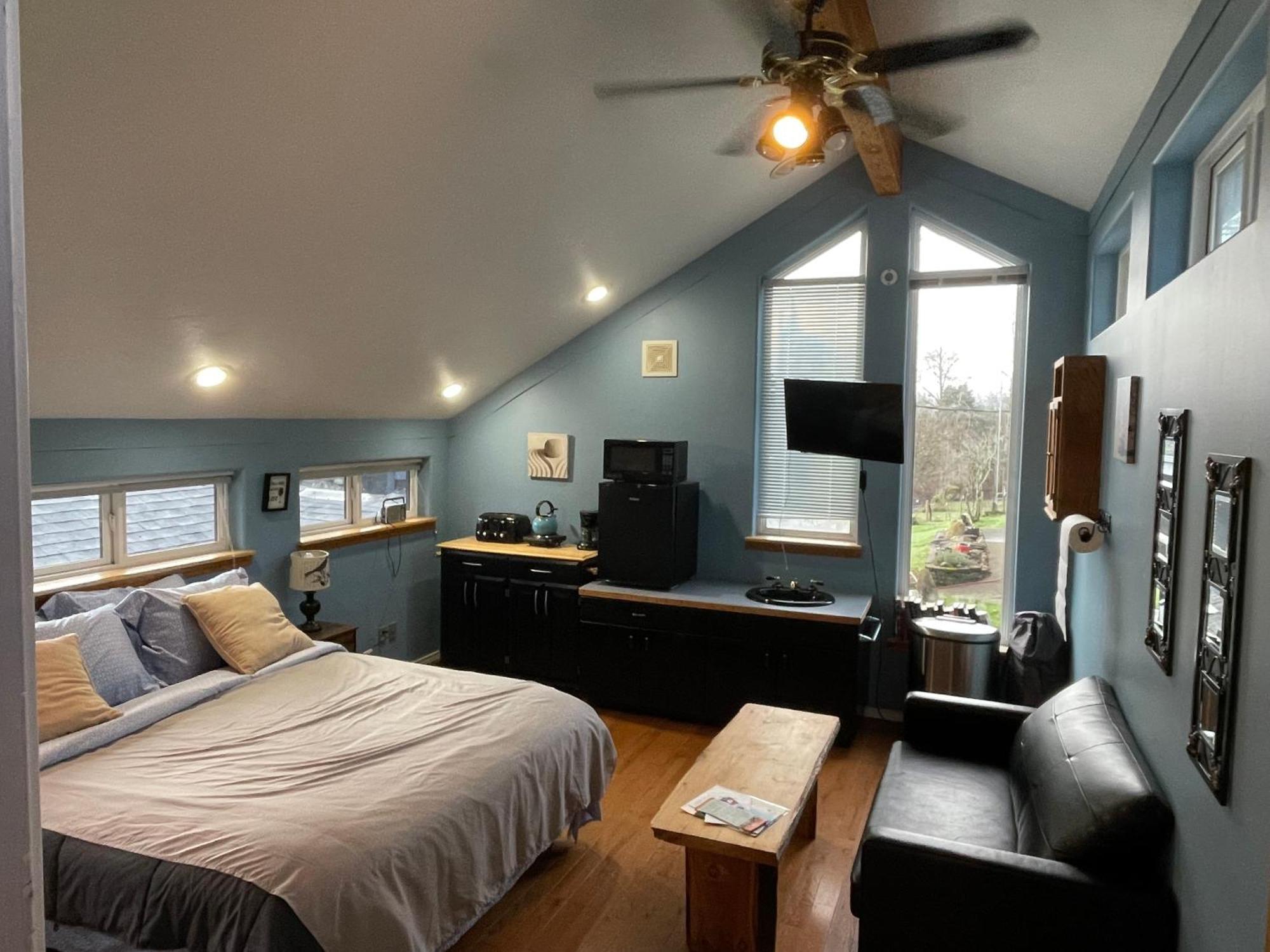 Oceanfront Studio/Loft: Alpacas, Oysters & Kayaks Shelton Extérieur photo